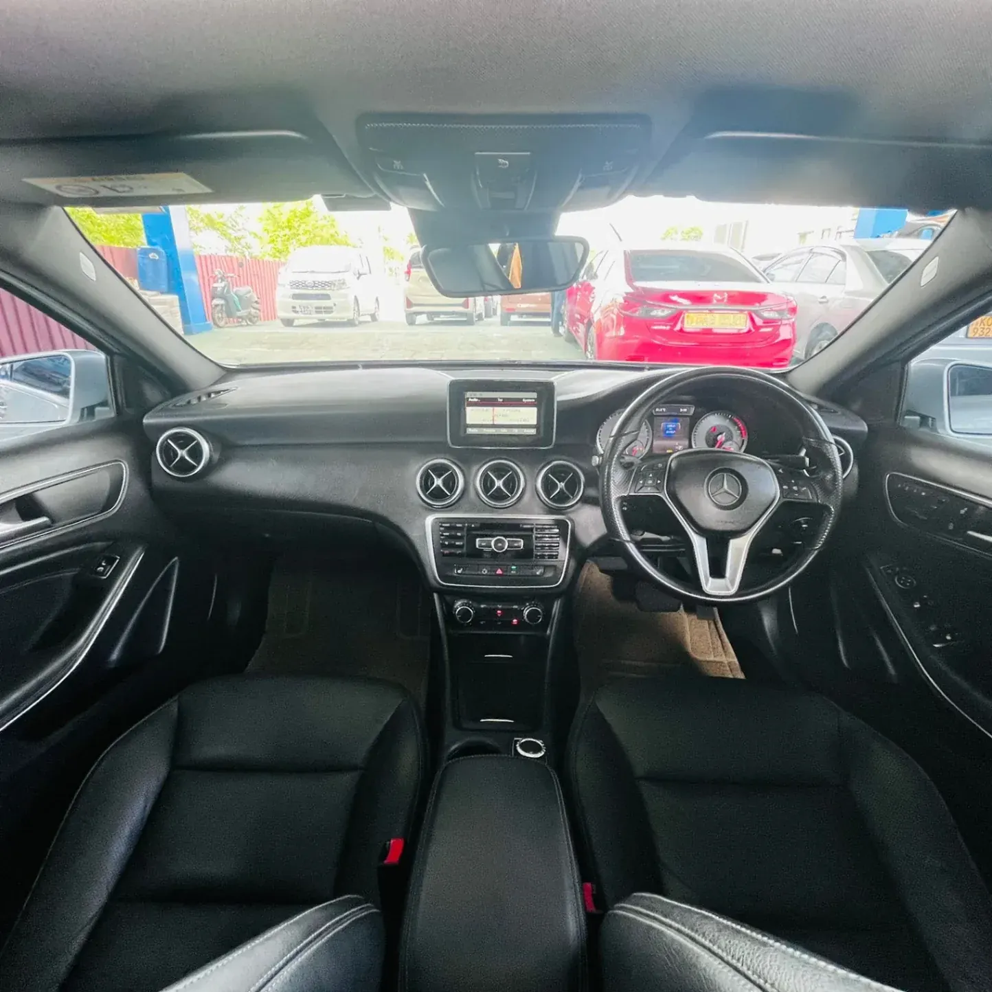 Silver Mercedes-Benz A180 2013 Petrol detail view 8 - SMT Motor Hub Negombo