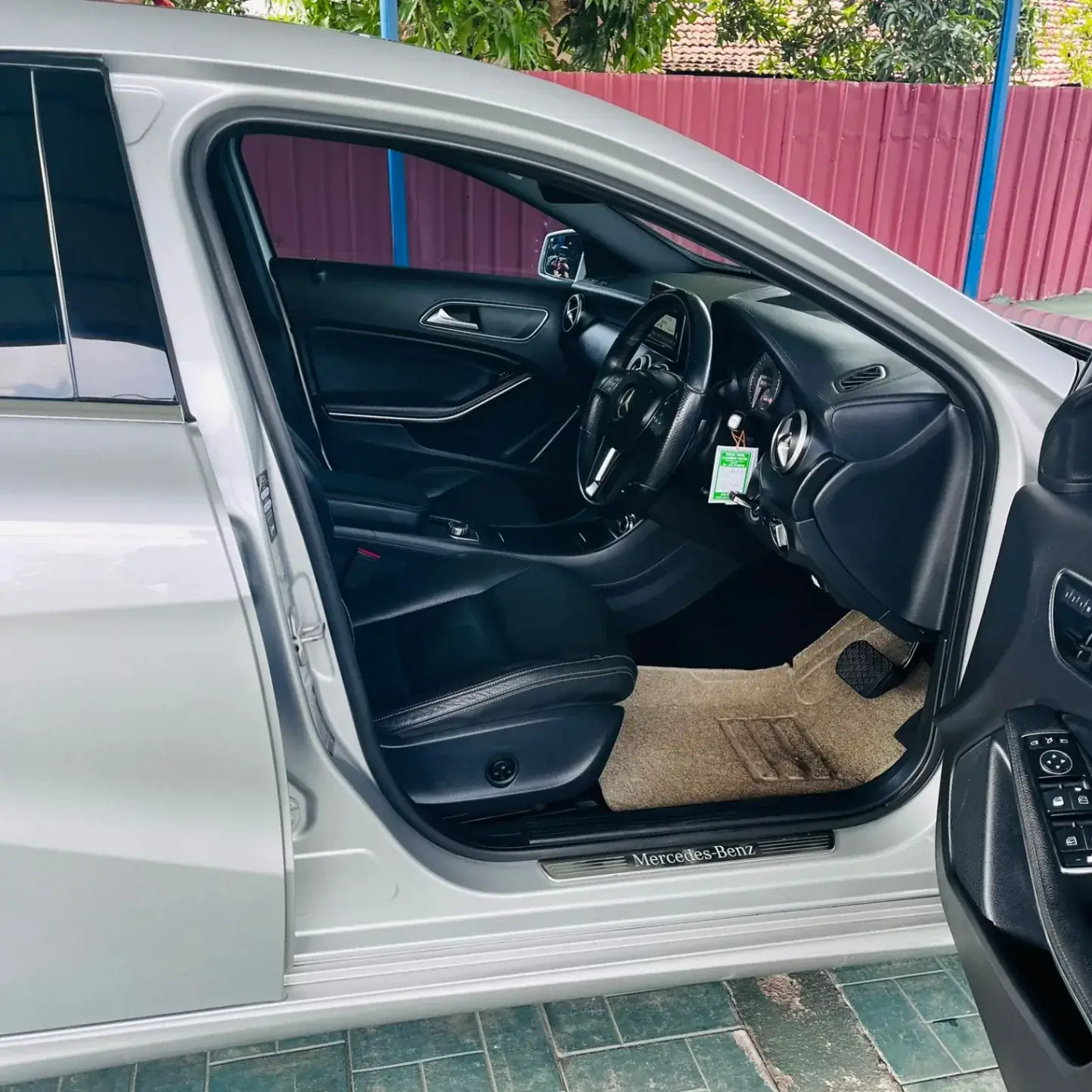 Silver Mercedes-Benz A180 2013 Petrol detail view 6 - SMT Motor Hub Negombo